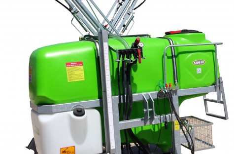 Sprayer with Hydraulic Bar